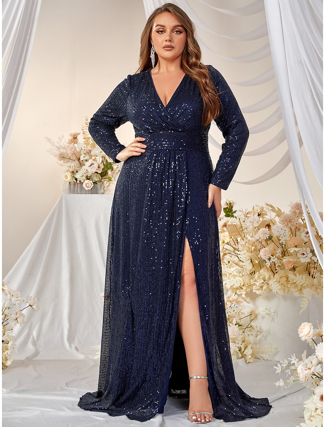 Luolandi A-Line Evening Gown Plus Size Dress Formal Sweep / Brush Train Long Sleeve V Neck Polyester with Sequin